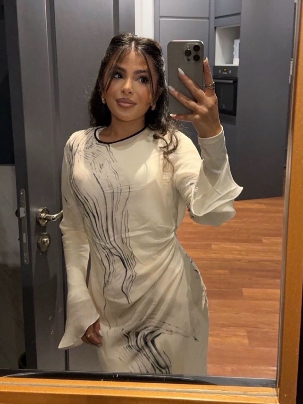 Zara Cream Long-Sleeve Abstract Print Maxi Dress with Black Trim - Picture 4 of 13